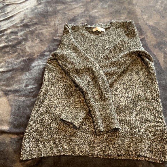 Loft salt and pepper cozy sweater with buttons on sleeves - Picture 2 of 6